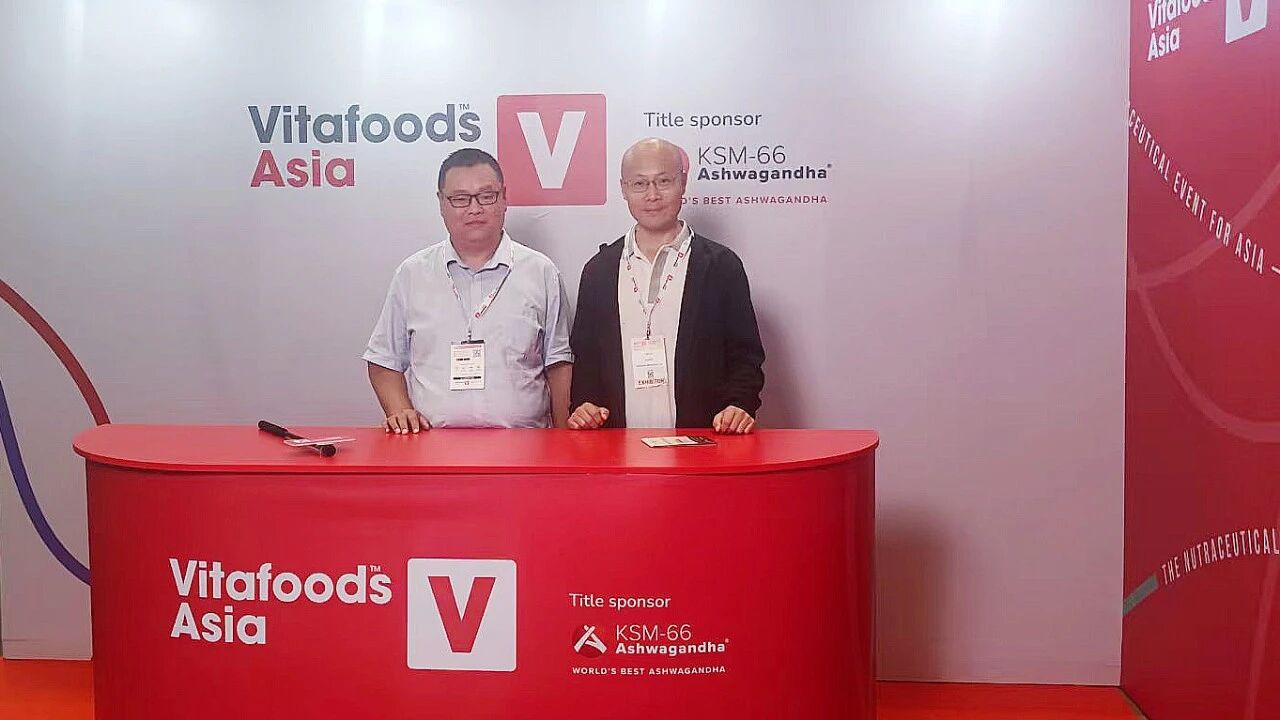 在展会现场,金胜生物的展台凭借“天然溯.jpg 在展会现场,金胜生物的展台凭借“天然溯.jpg